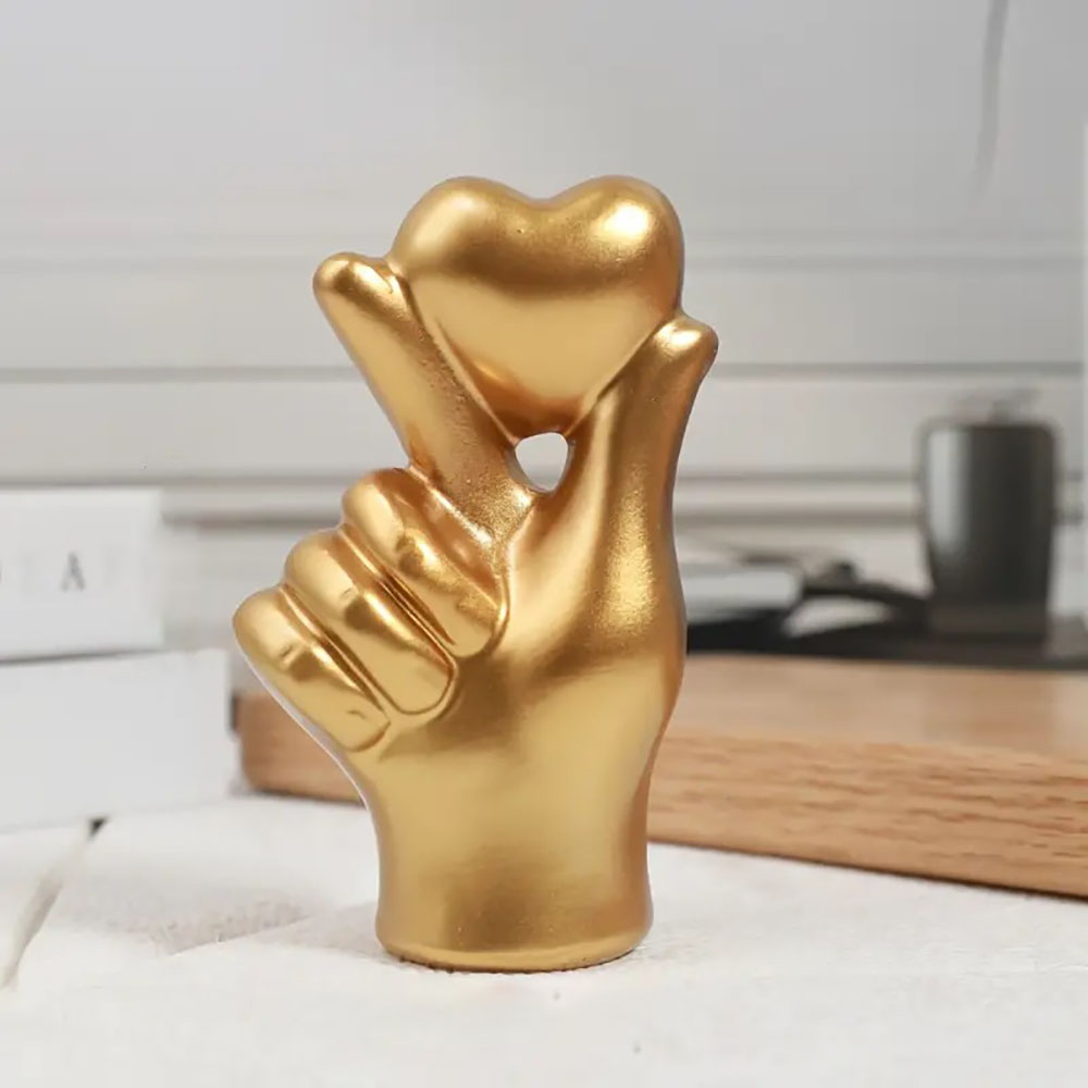 Heart Hand Gesture Statues Scu - Home Decor Y2K recension och pris